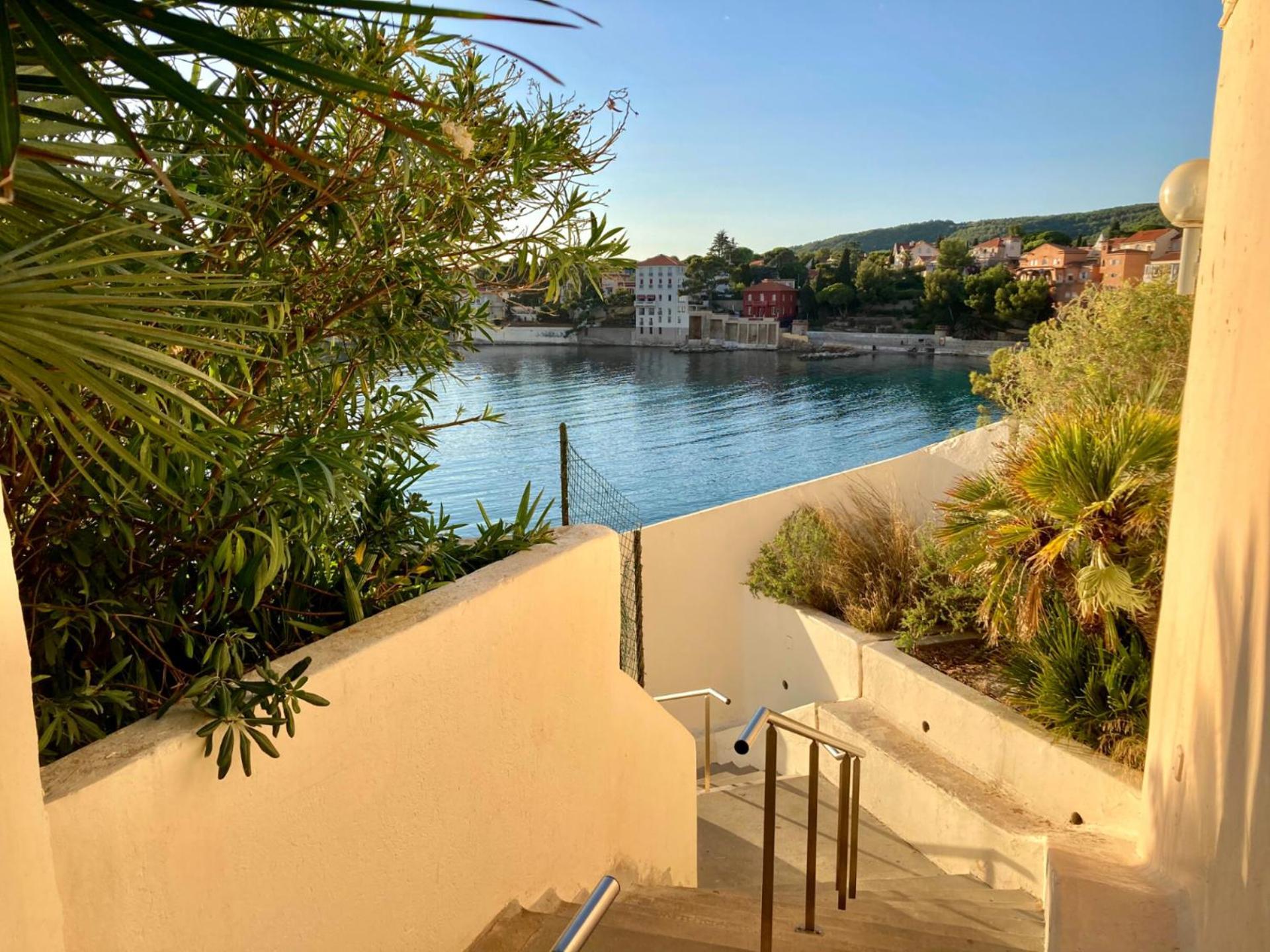 Appartement Coup De Coeur Centre Village Et Plage Climatise 3 Etoiles Terra Cigala Бандоль Екстер'єр фото